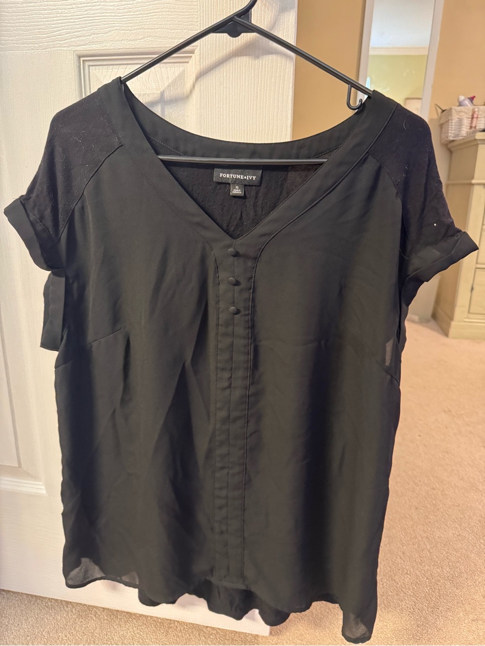 Fortune+Ivy Black V-Neck Short Sleeve Blouse